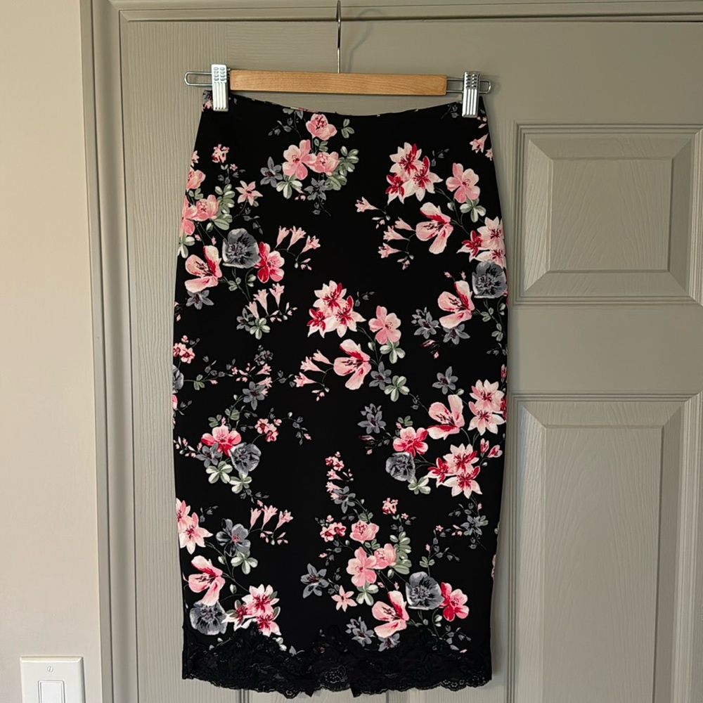 Express High Waisted Midi Skirt Black Floral Pattern Size 00